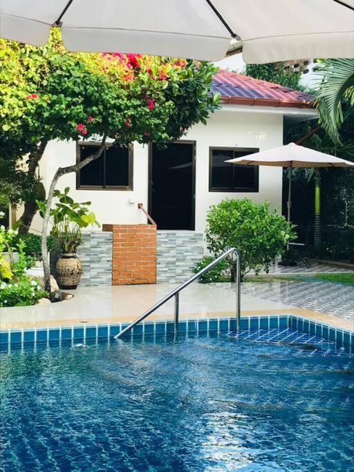 Holiday home Summer House,shared Pool, Private Bathroom And Kitchen