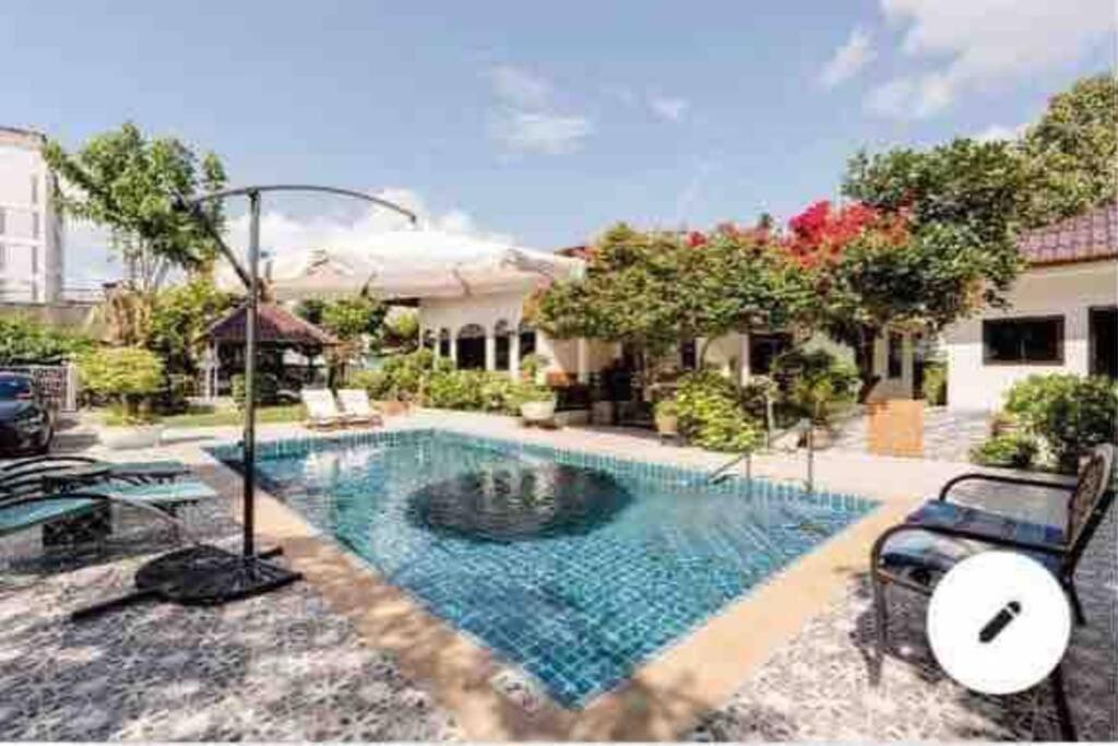 Summer House,shared Pool, Private Bathroom And Kitchen Holiday home *